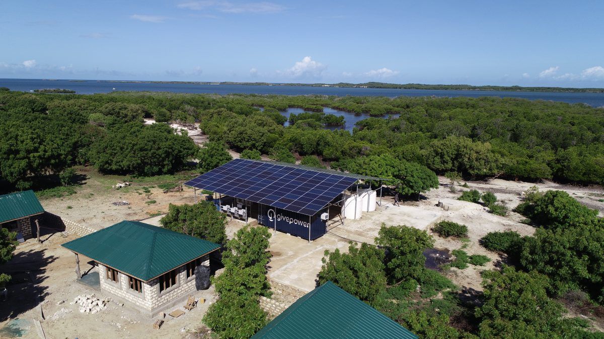 PLTS GivePower dengan peralatan Solar Desalination Water