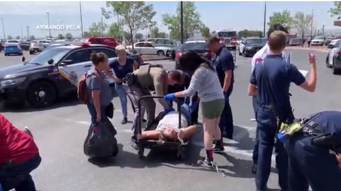 Pembakan Massal Terjadi di Texas, Video Ini Tunjukkan Korban Terpaksa Dievakuasi Menggunakan Keranjang Belanja