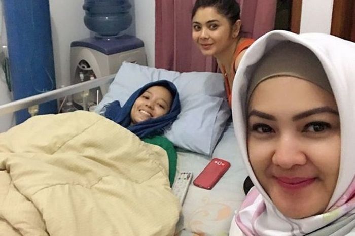 Renita Sukardi masih menjalani perawatan di Rumah Sakit Cipto Mangunkusumo (RSCM), Jakarta Pusat.