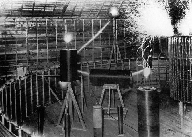 Colorado Springs, nama peralatan pembangkit listrik temuan Tesla yang sejatinya hendak dipasang di Wardenclyffe Tower.