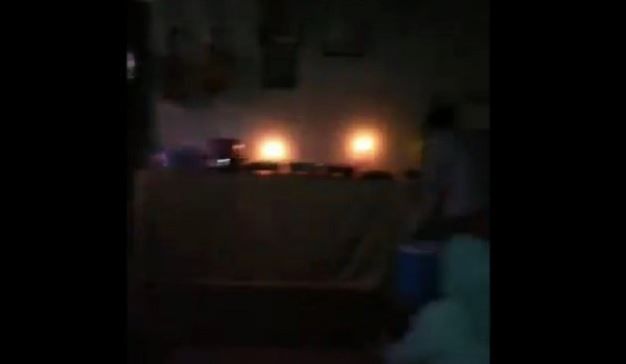 Listrik Mati, Viral Video Pasangan Menikah Pakai Lilin, 'Berasa Lagi di Rumah Dukun'