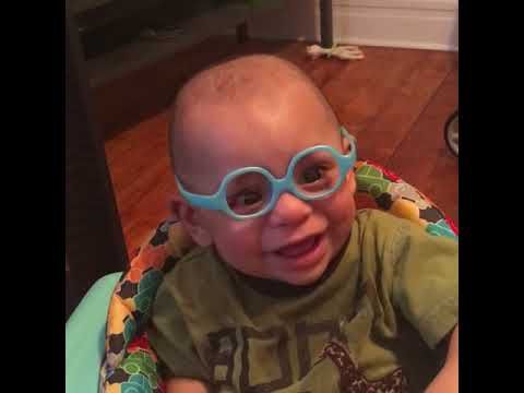 Miliki Gangguan Penglihatan, Video Reaksi Bayi Ketika Pakai Kacamata Ini Menyentuh Hati
