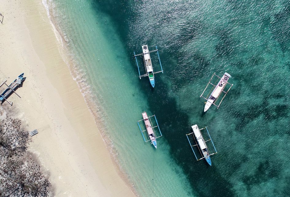 Lanskap pantai pink di Jerowaru, Lombok Timur, NTB, Sabtu (3/8/2019). Pantai Pink Lombok merupakan salah satu destinasi wisata di Lombok Timur yang makin populer karena memiliki keindahan alam dan keunikan pasirnya yang berwarna merah muda.