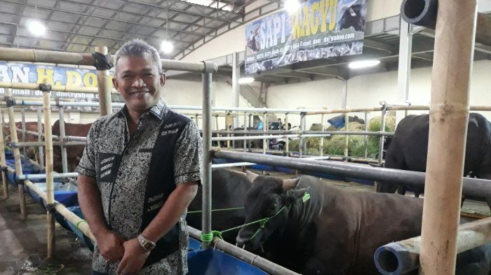 Haji Doni saat ditemui di satu mal hewan kurban miliknya, Cimanggis, Depok, Kamis (2/8/2018)