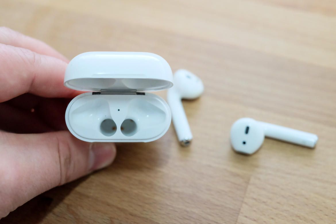 Pastikan AirPods masuk ke tempatnya sebelum dipasangkan