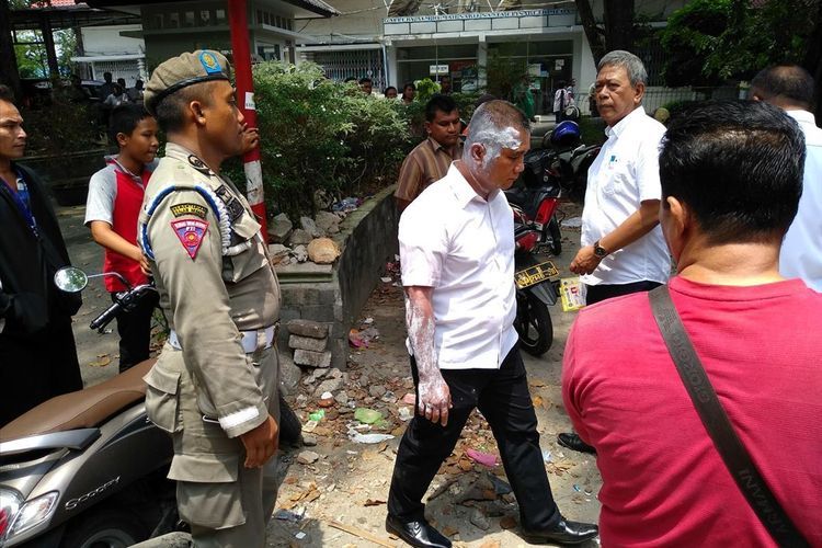 Kepala Satpol PP Kota Medan, M Sofyan, masih melanjutkan penertiban PKL meski disiram air mendidih oleh pedagang yang mengamuk.