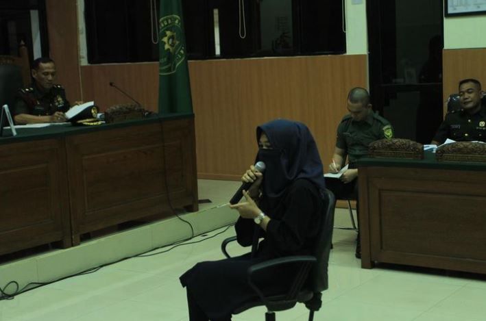 Serli mantan pacar Prada DP yang dihadirkan dalam sidang di Pengadilan Militer I-04 Palembang terkait kasus pembunuhan serta mutilasi Fera Oktaria, Selasa (6/8/2019).