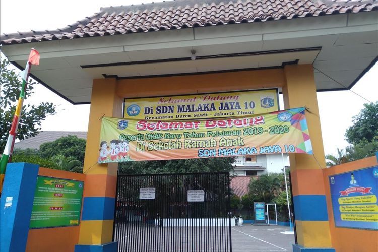 SDN Malaka Jaya 10, tempat sapi kurban dari Masjid Khoirul Anam melarikan diri