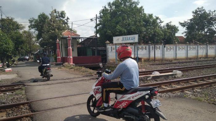 Ilustrasi perlintasan kereta tanpa palang pintu