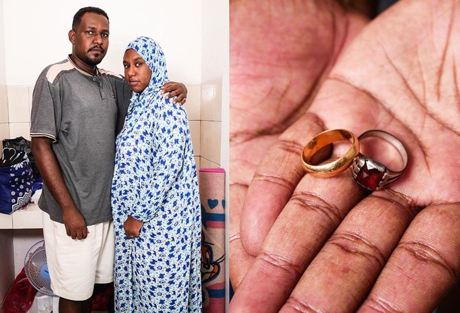 Foto dirilis Senin (13/8/2019), menunjukkan pencari suaka asal Sudan, Muhammad Abdullah Alwadiye (kiri) dan Ekkhlas Abbas (kanan) dengan cincin pernikahannya di Jakarta. Sebanyak 1.081 warga negara asing pencari suaka dari 7 negara yang mengalami konflik telah tinggal di Indonesia bertahun-tahun lam