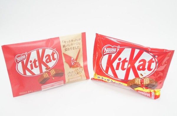 KitKat dengan kemasan kertas dan plastik