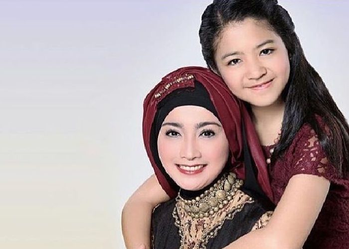 Desy Ratnasari dan anak