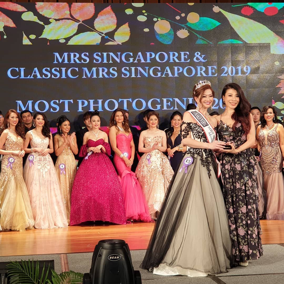 Laure Lee jadi salah satu juara dalam ajang kecantikan di Singapura.