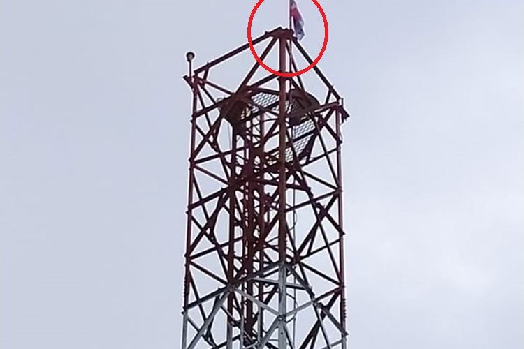 Bendera Bintang Kejora yang berada di atas tower Navigasi di Asmat, Sabtu (17/8).