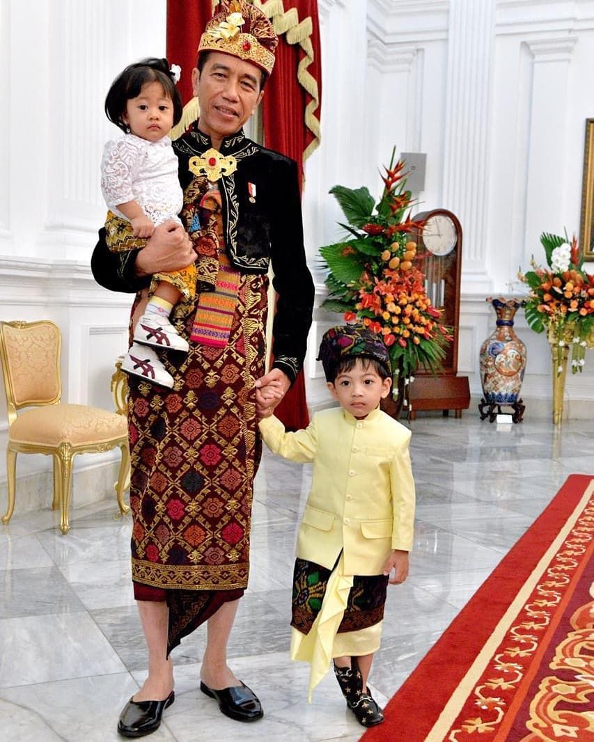 Penampilan Jokowi, Jan Ethes, dan Sedah Mirah saat upacara 17 Agustus