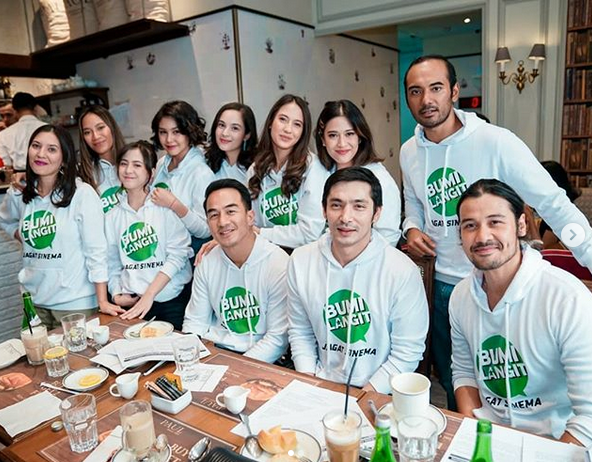 Dian Sastro, Chelsea Islan, dan para pemeran Jagad Sinema BumiLangit.