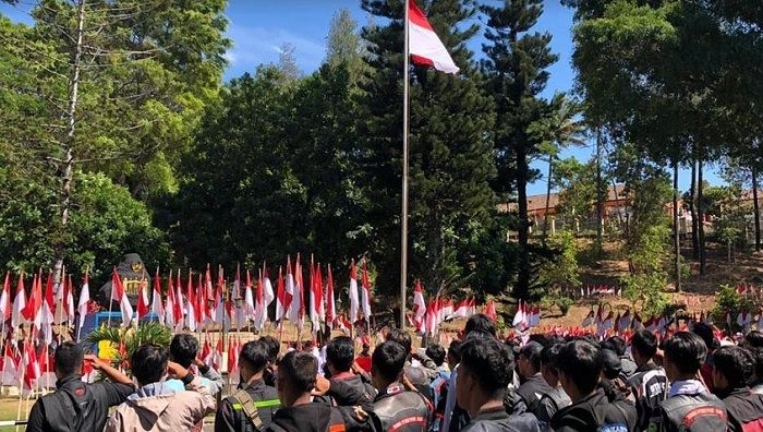 Upacara bendera di Taman Makam Pahlawan jadi salah satu acara di Convoy Merdeka.