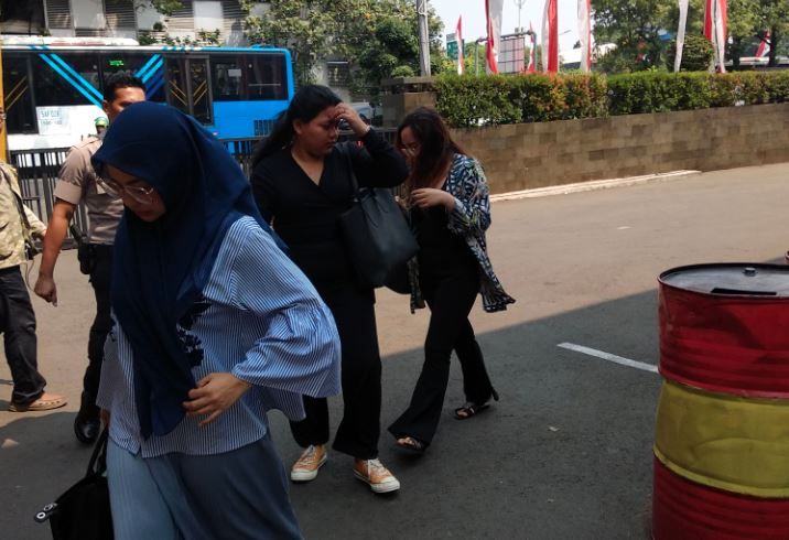 Salmafina tiba di Polres Metro Jakarta Barat, Senin (19/8/2019).