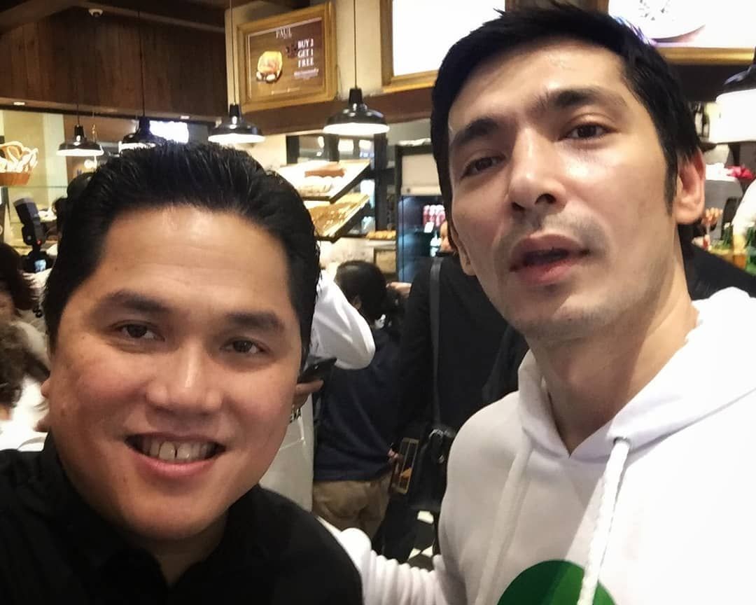 Erick Thohir bersama pemeran karakter Gundala, Abimana Aryasatya.