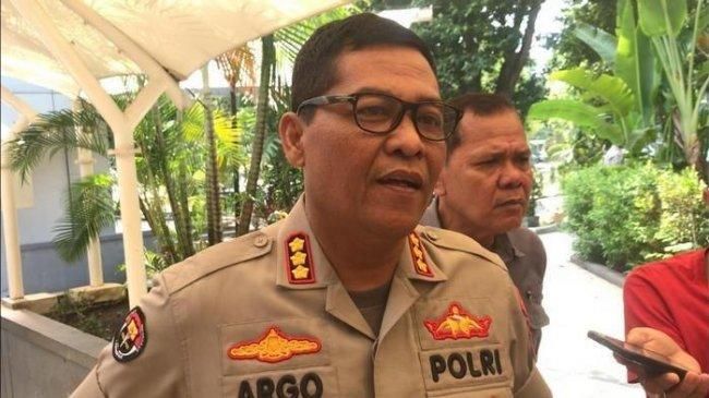 Kabid Humas Polda Metro Jaya Kombes Argo Yuwono, Memaparkan Perkara Denny Andrian