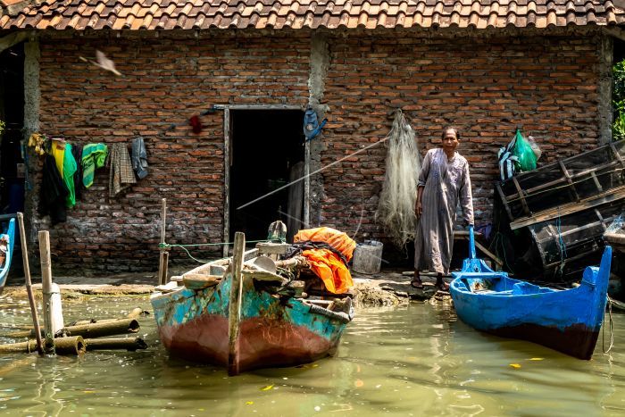 Sejumlah bangunan rumah dan tempat ibadah di dusun yang dahulu dihuni sekitar 206 kepala keluarga tersebut ditinggalkan warganya sejak 2006 akibat tenggelam oleh air laut karena abrasi