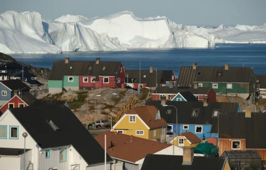Lapisan es mencair di Greenland dan Arktik