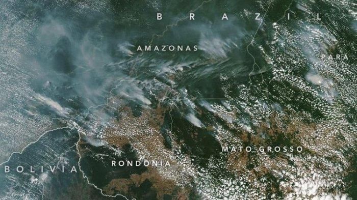 Citra satelit NASA yang memperlihatkan hutan hujan Amazon terbakar