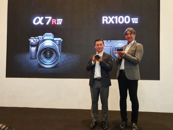 Dua kamera terbaru Sony.