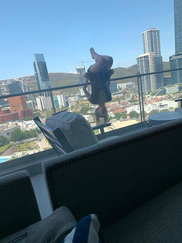 Alexa Terrazas mengalami kondisi kritis setelah jatuh dari balkon karena melakukan pose yoga ekstrem