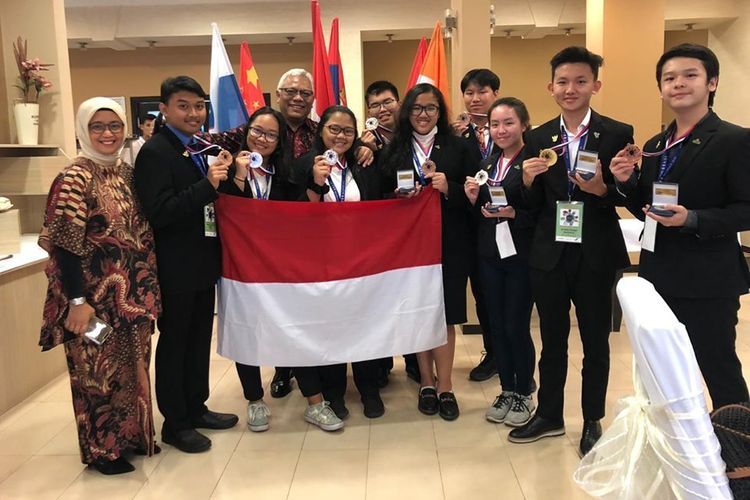 Tim Indonesia terdiri dari siswa SMA dan SMP dari berbagai wilayah di Indonesia berhasil menyabet 1 medali emas, 3 medali perak dan 3 medali perunggu dalam International Conference of Young Social Scientists (ICYSS) 2019.