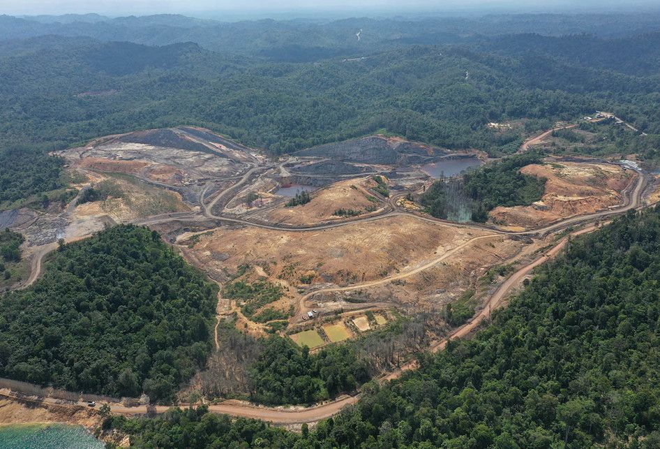 Foto aerial bekas tambang batu bara di Kecamatan Samboja, Kutai Kartanegara, Kalimantan Timur, Rabu (28/8/2019). Kementerian LHK akan memperbaiki lubang-lubang bekas tambang di kawasan calon ibu kota negara baru.