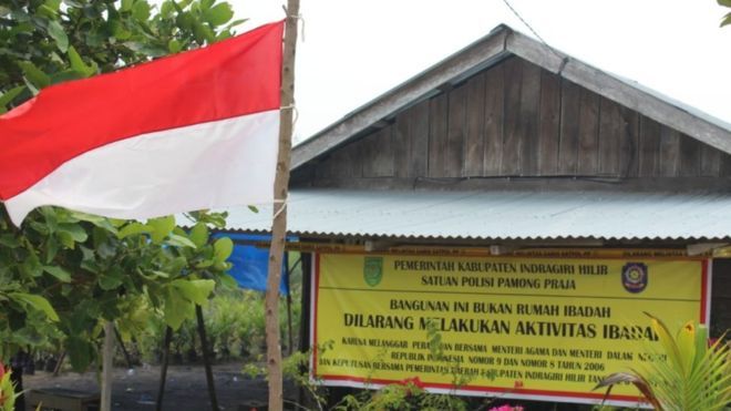 Gereja Pantekosta di Indonesia (GPdI) Efata di Kecamatan Keritang, Kabupaten Indragiri Hilir, Riau, yang disegel oleh Pemerintah Kabupaten.