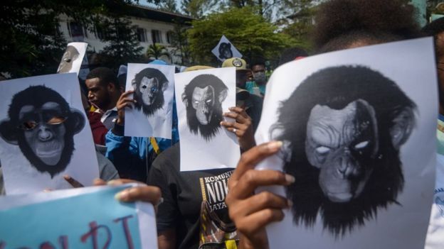 Massa yang tergabung dalam Ikatan Mahasiswa Papua Sejawa-Bali melakukan aksi unjukrasa damai di Depan Gedung Sate, Bandung, Jawa Barat, Senin (19/8/2019).