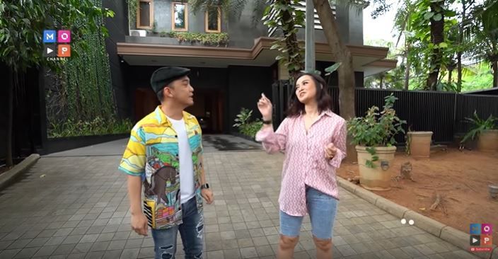 Bagian depan rumah Jennifer Ipel