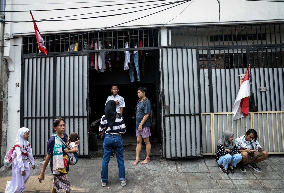 Tampak depan indekos ala sleepbox di Jalan Rawa Selatan V, Johar Baru, Jakarta Pusat, Senin (2/9/2019). Indekos ala sleep box tersebut belum memiliki izin usaha ke Kantor Pelayanan Terpadu Satu Pintu (PTSP) Kelurahan Kampung Rawa.