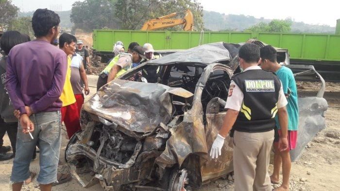 Salah satu mobil korban kecelakaan beruntun di Tol Cipularang.
