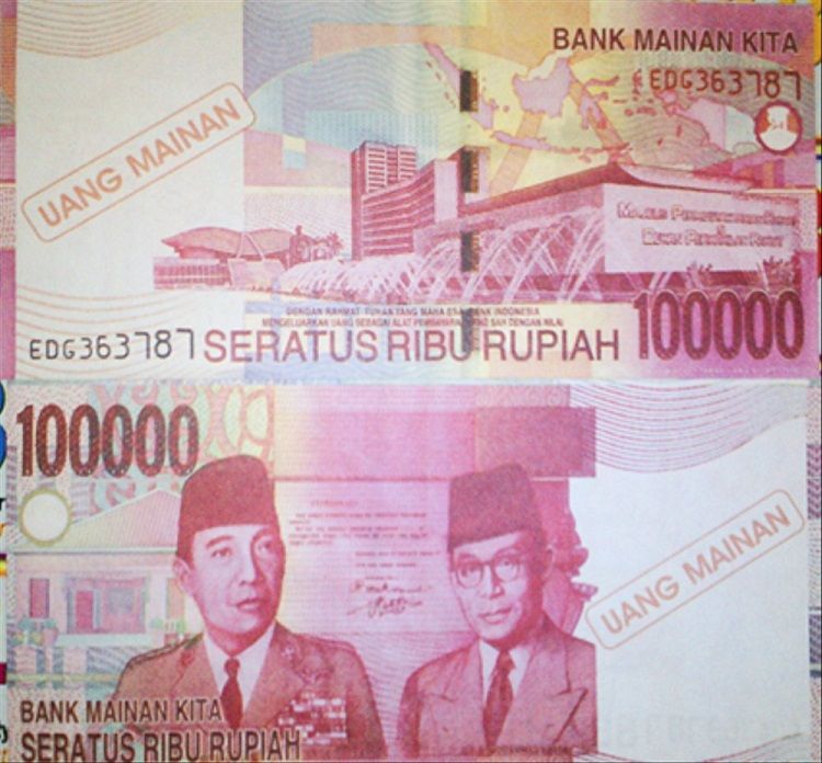 Ilustrasi Uang Mainan 100.000 Rupiah.