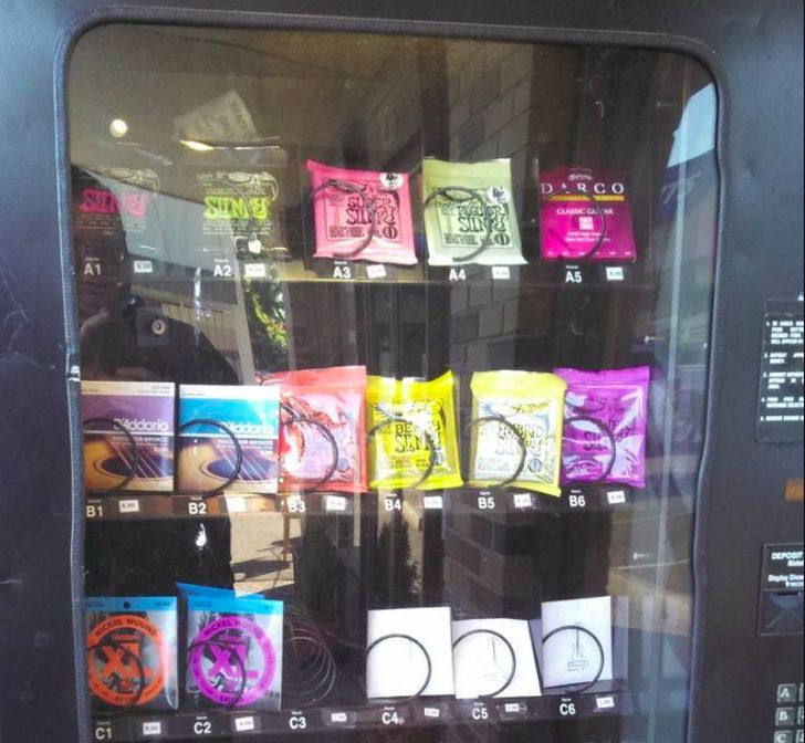 Vending machine senar gitar 