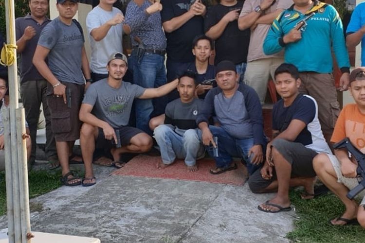 Apung Muhammad Sapul (AMS) pelaku pembunuhan serta pemerkosaan gadis baduy berinisial S ditangkap petugas di Kecamatan Buay Pemaca, Kabupaten OKU Selatan, Sumatera Selatan.