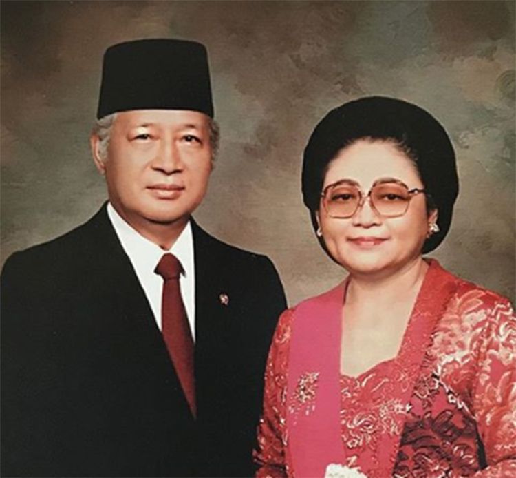 Soeharto dan Ibu Tien