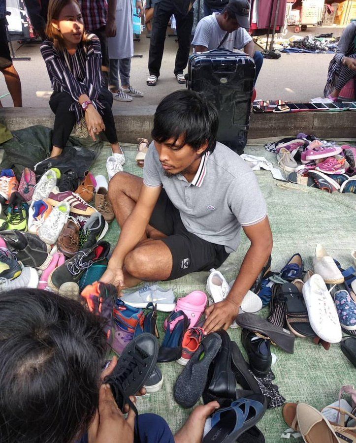 Sempat Bela Timnas Indonesia Hingga Jadi Caleg, Mantan Pemain Bola Terkenal Ini Kini Jualan Sepatu Bekas?