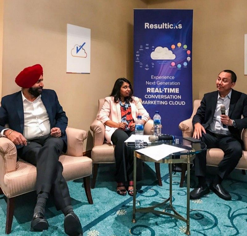 Manajemen Resulticks: Kulmeet Bawa (President and COO), Redickaa Subrammanian (co-founder and CEO), Adam Bachtiar (Country Sales Manager for Indonesia)