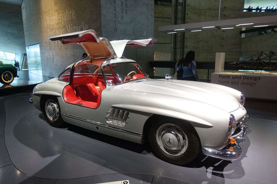 Mercedes-Benz 300 SL Coupe milik Mercedes-Benz Museum, Jerman