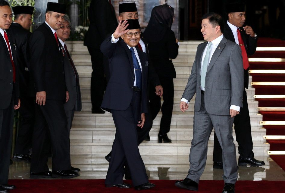 Presiden ke-3 Republik Indonesia, BJ Habibie mengikuti  sidang tahunan Majelis Permusyawaratan Rakyat Republik Indonesia Tahun 2016 di Kompleks Parlemen, Senayan, Jakarta, Selasa (16/8/2016). Dalam sidang tahunan ini Presiden Joko Widodo membacakan pidato kenegaraan. 