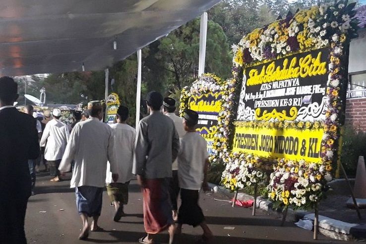 Karangan Bunga dari Presiden Jokowi