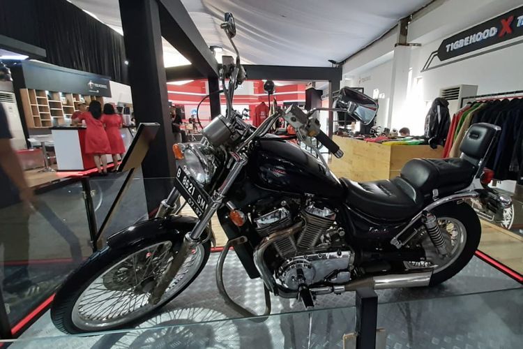 Suzuki VS400 Instruder yang dinaiki BJ Habibi dan Soeharto