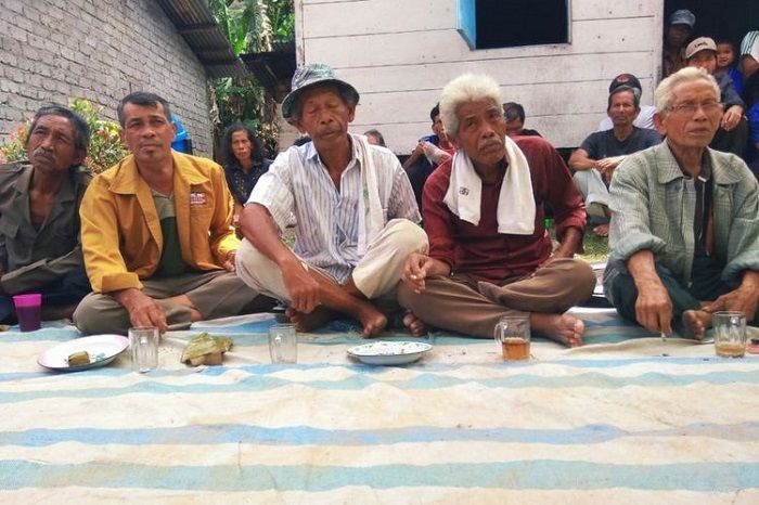 Masyarakat adat Sigapiton saat mengikuti dialog di Desa Sigapiton, Kecamatan Ajibata, Kabupaten Toba Samosir, Rabu (15/8/2018). 