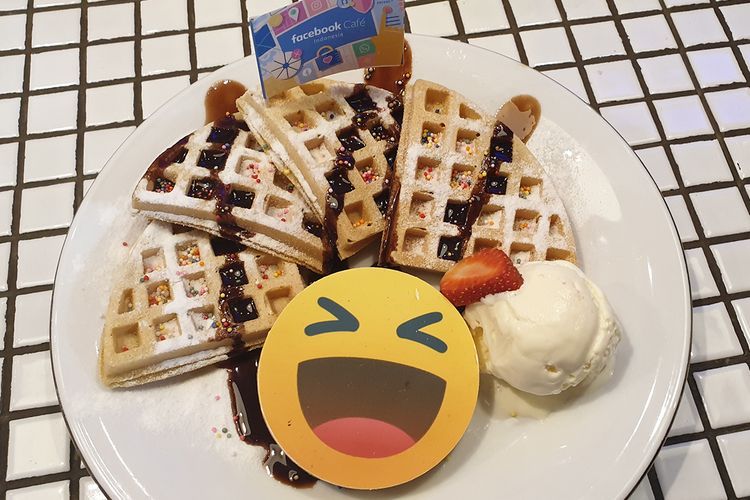 Wafel yang diberikan secara gratis di Facebook Cafe