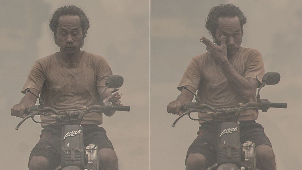 Walau polusi udara yang menyelubungi Palangkaraya mencapai puluhan kali lipat dari batas normal, sebagian warga tampak tidak memakai masker dan merokok sembari mengendarai motor. 