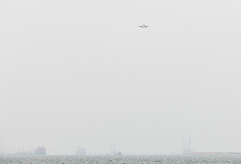 Kondisi wilayah di Singapura yang diselimuti kabut asap, Minggu (15/9/2019). Kabut asap dari kebakaran hutan dan lahan di Indonesia berimbas hingga ke Singapura dan membuat kualitas udara negara tersebut mencapai tingkat yang tidak sehat untuk pertama kalinya dalam tiga tahun terakhir.